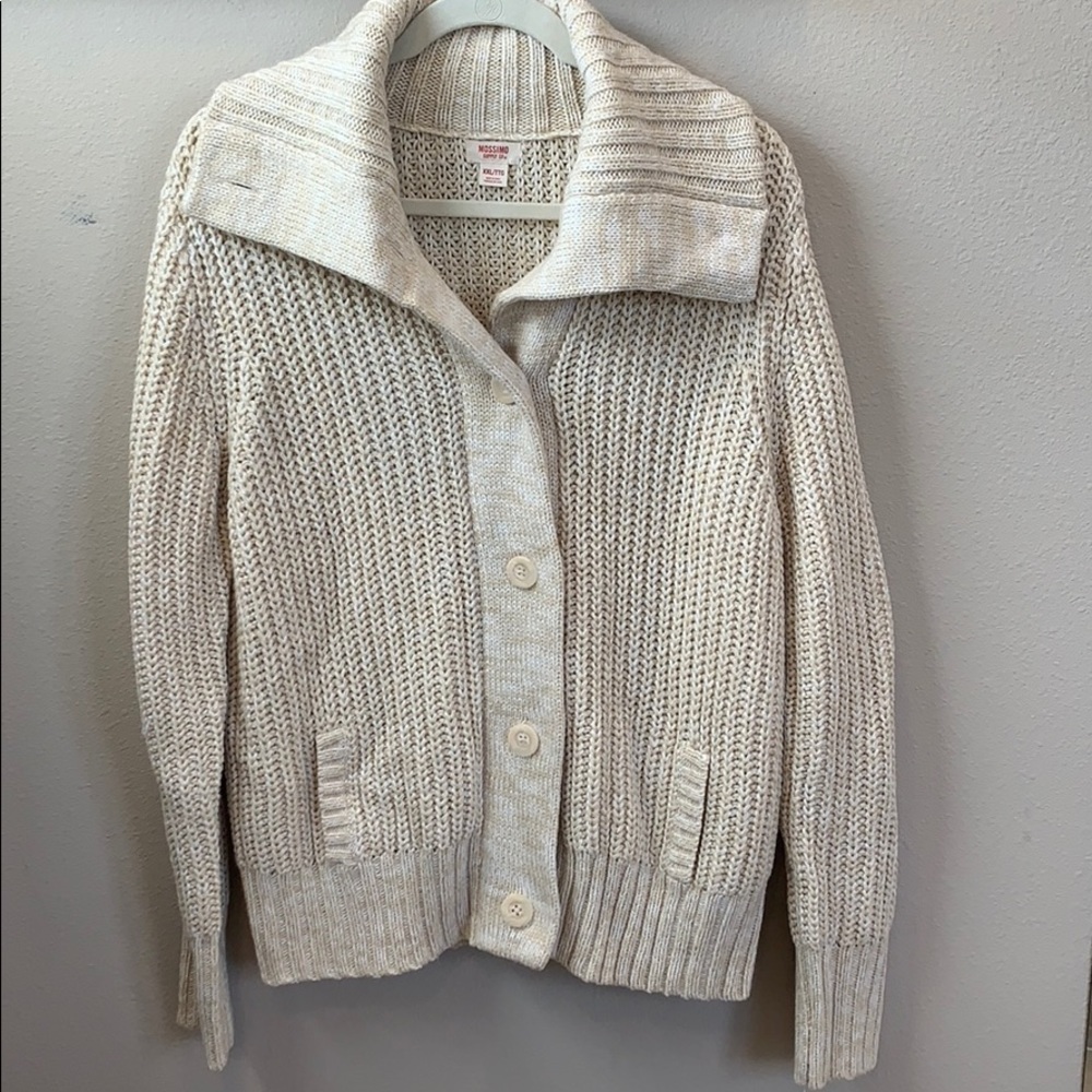 Never been worn cream mossimo sweater